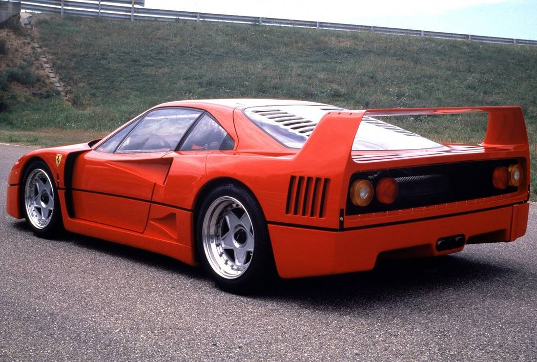 ferrari-f40-back