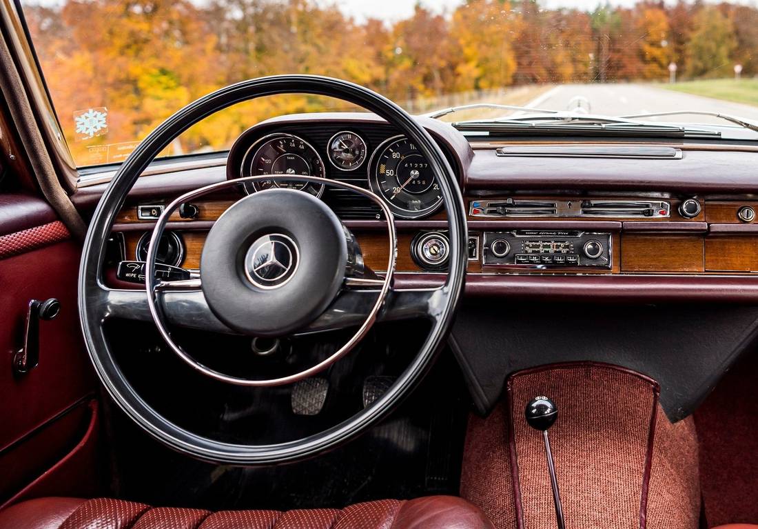 mercedes-benz-250-interior