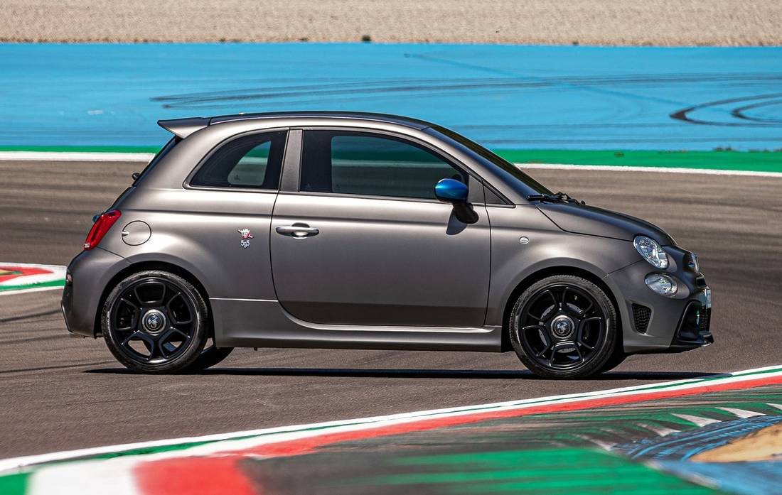 Abarth 595 Turismo: dimensioni, interni, motori, prezzi e concorrenti –  AutoScout24