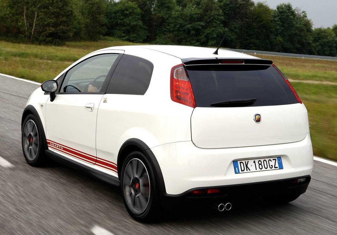 Abarth Grande Punto: dimensioni, interni, motori, prezzi e