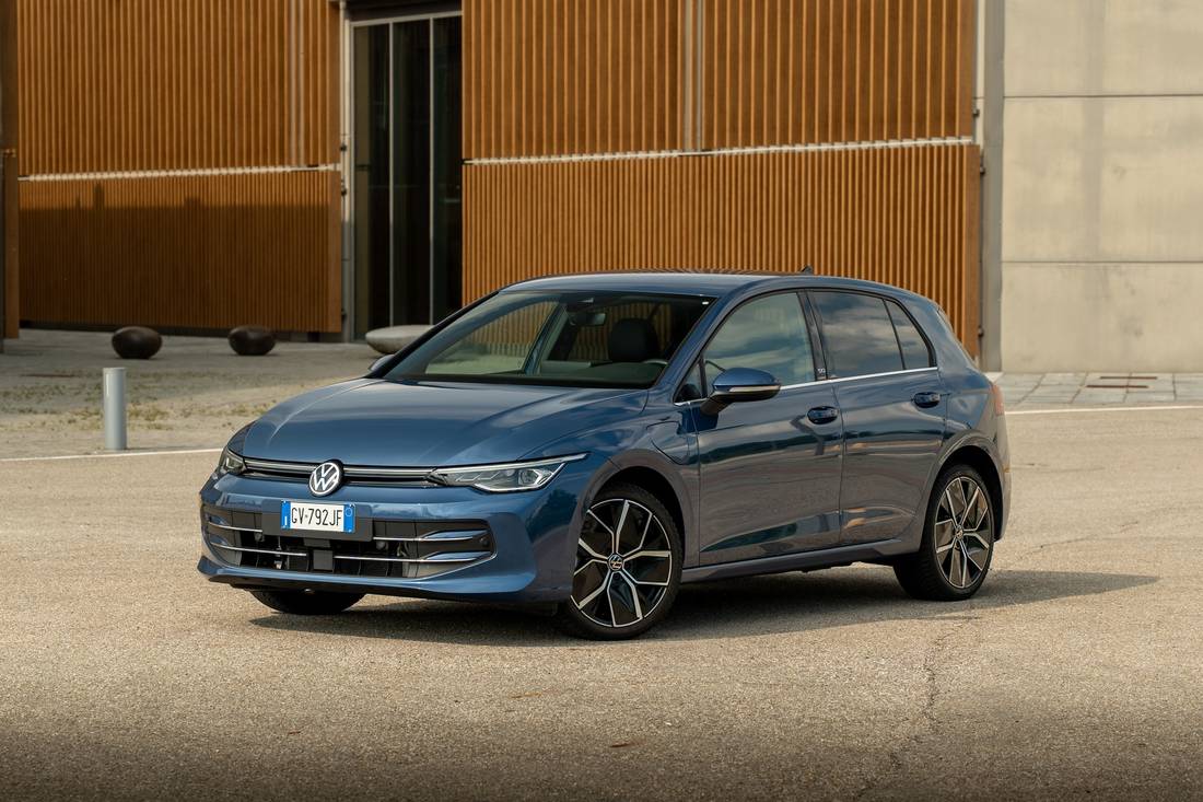 Prova Volkswagen Golf 2025: la storica compatta ora è una (vera) ibrida