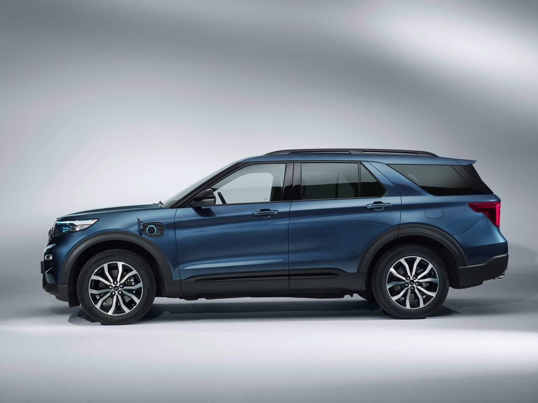 ford-explorer-2019-side