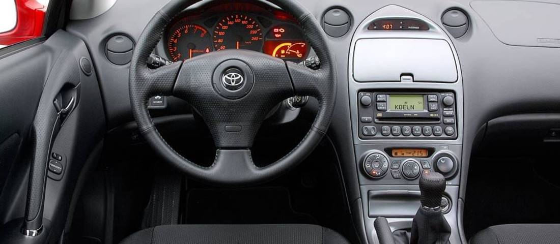 toyota-celica-interieur