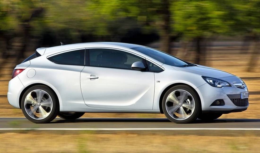 opel-astra-gtc-side.jpg