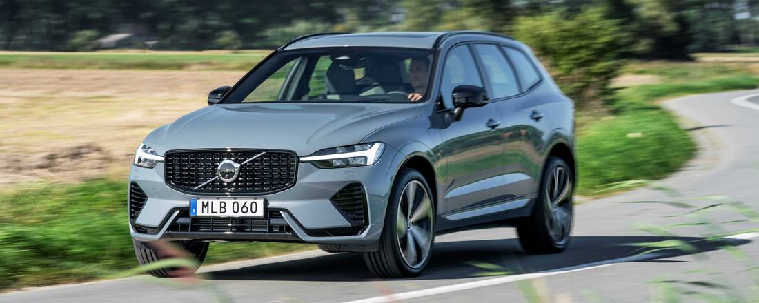 Volvo XC60, un ibrido a due facce