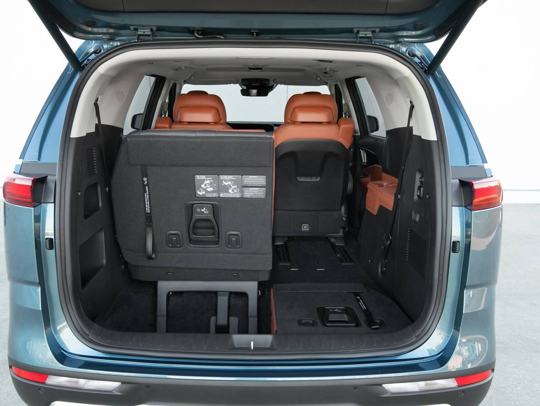 kia-carnival-trunk