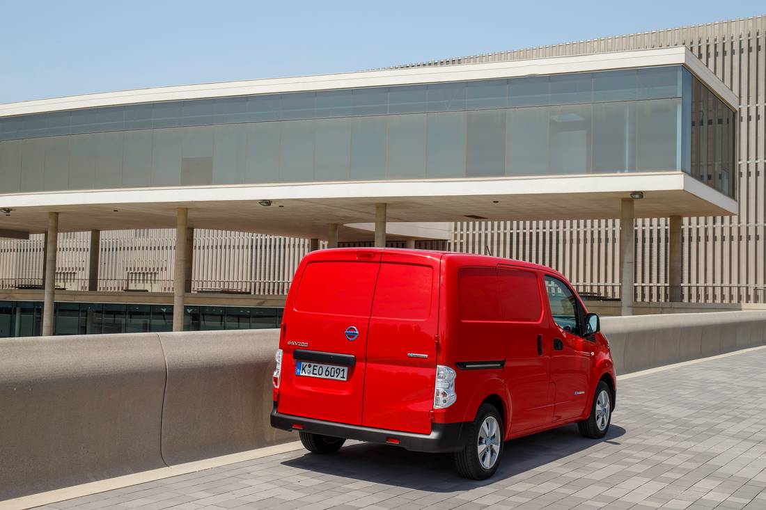 nissan-e-nv200-back