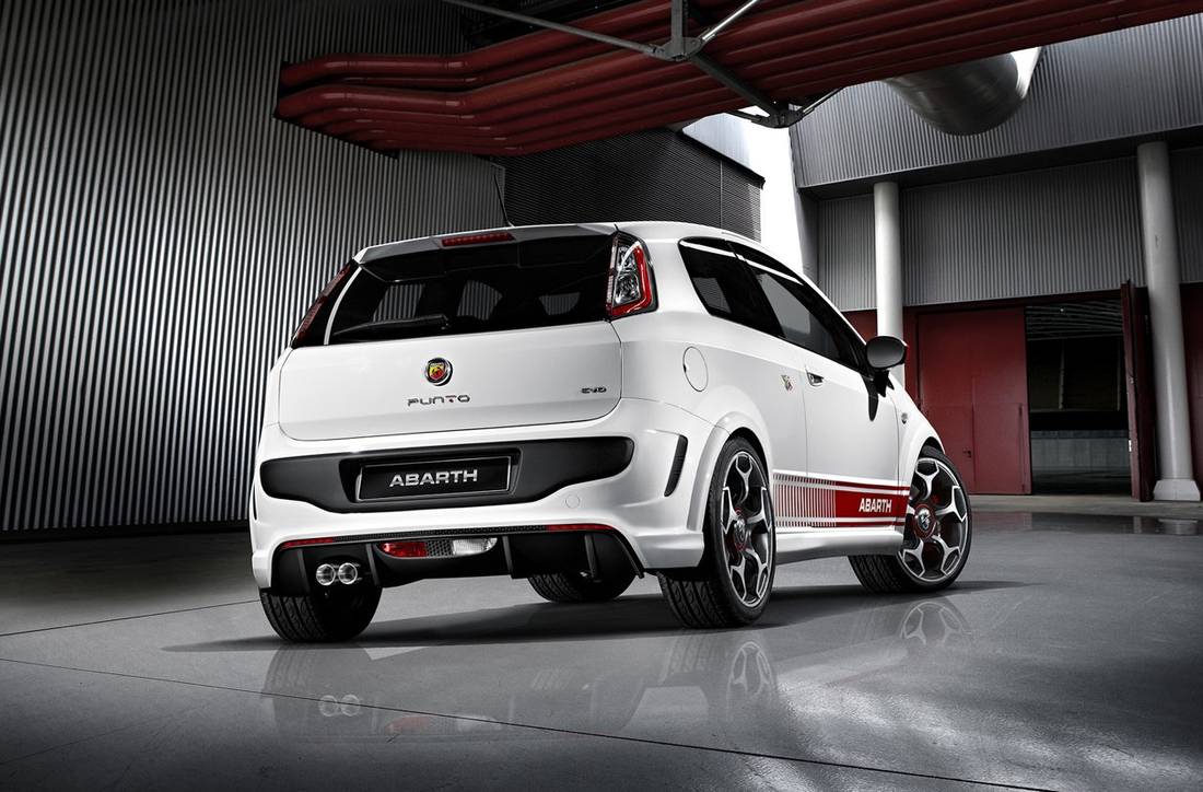 Abarth Grande Evo: dimensioni, interni, motori, prezzi e concorrenti -  AutoScout24