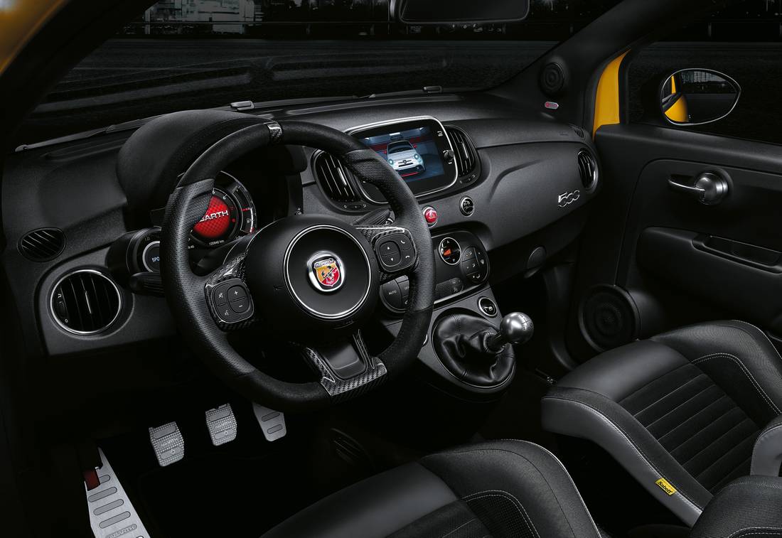 fiat-abarth-595-interior