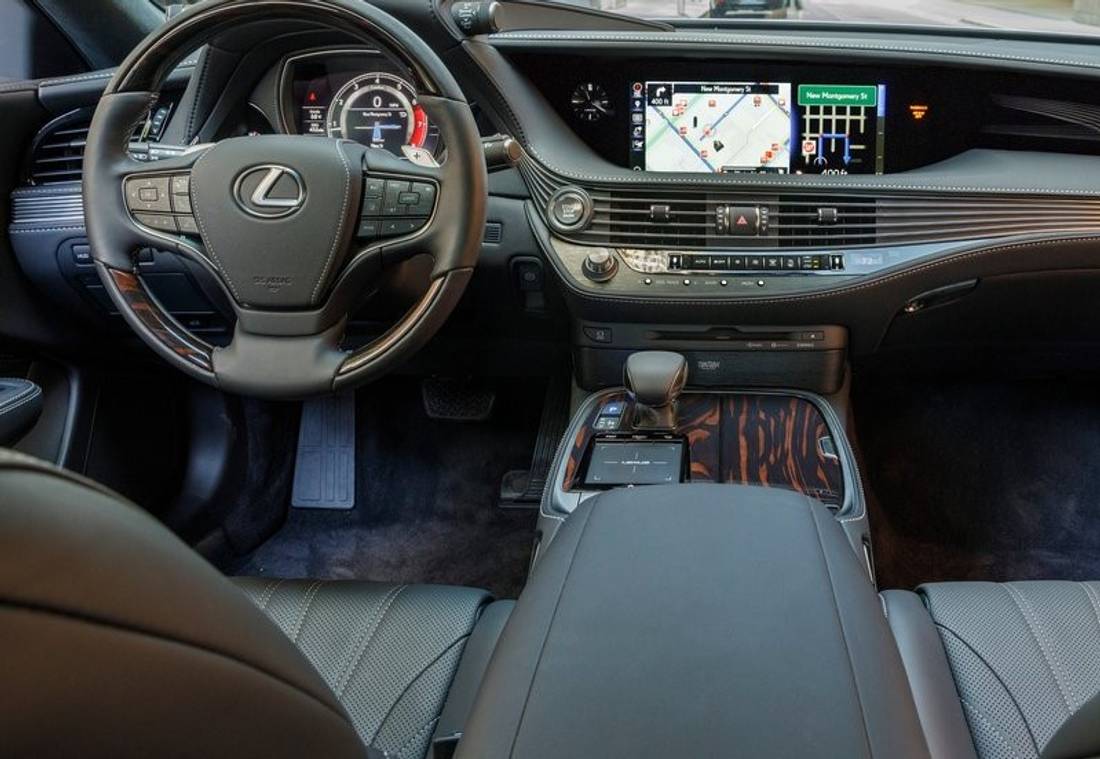 Lexus LS 500 dimensioni, interni, motori, prezzi e concorrenti