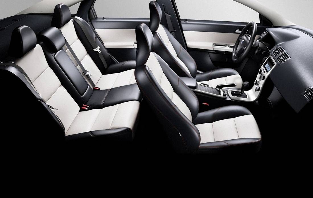 volvo-s40-seats