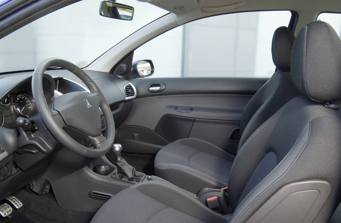 peugeot-206-seats